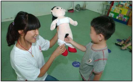 Chinese-Kids-in-an-Anatomy-Class-4
